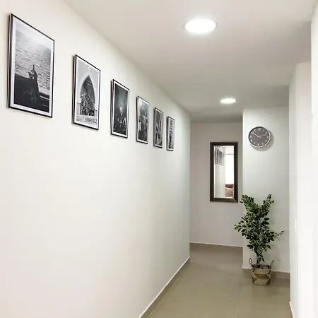 3 Cuartos 2 Balcones *